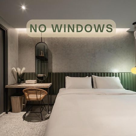 Goose Living Hotel Банкок Екстериор снимка